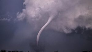 Cuaca Ekstrem Menggila di China: Tornado Langka Hantam Pusat Industri Hubei