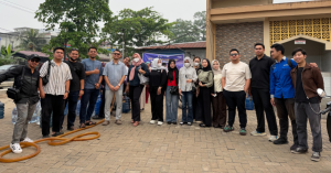 BPD HIPMI Kalbar dan Bakorda HIPMI PT Salurkan Air Bersih dan Vitamin Bantu Warga Terdampak Kemarau serta Karhutla